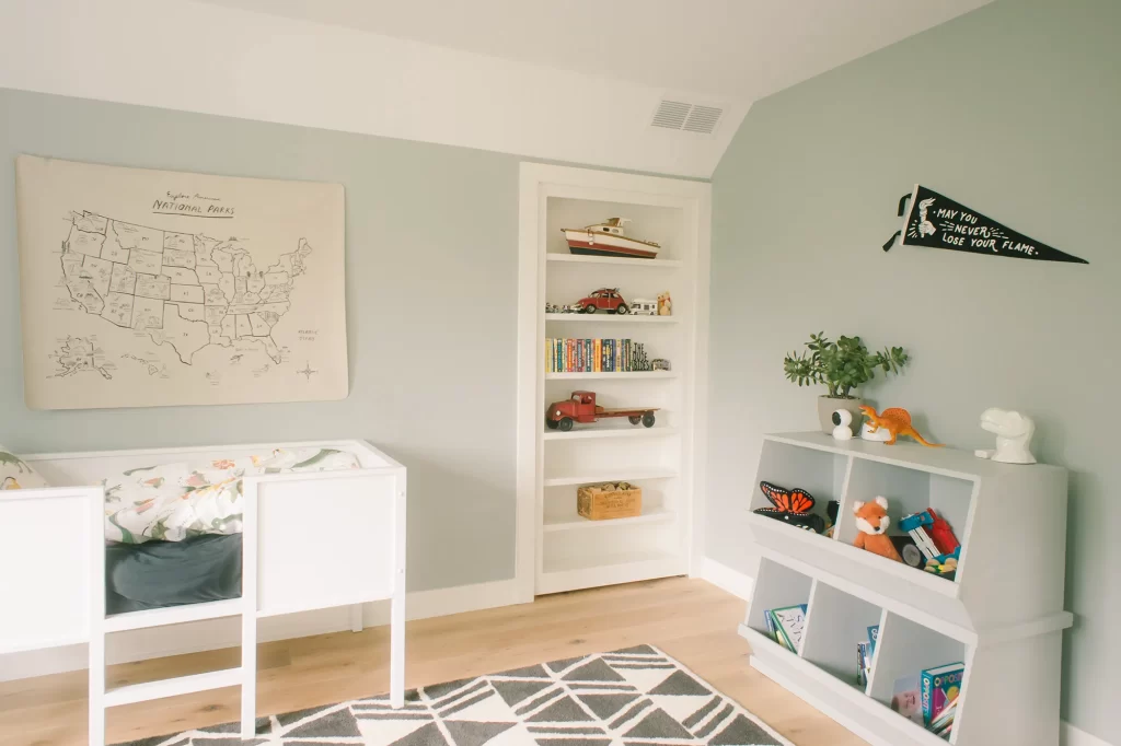 kids bedroom with bookshelf